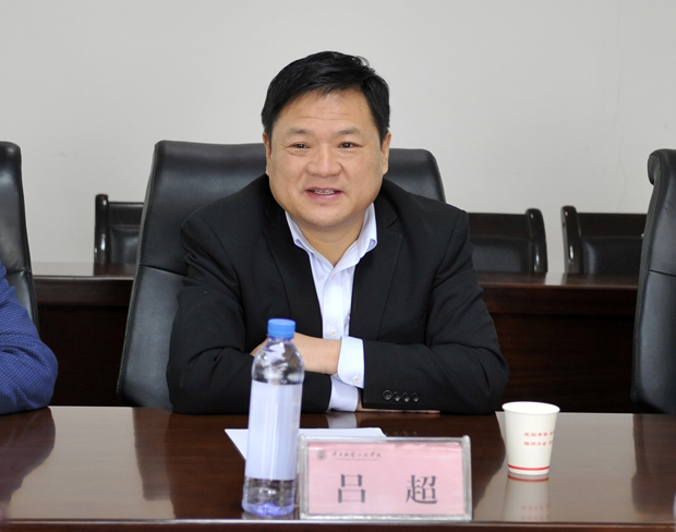 吕副校长.jpg