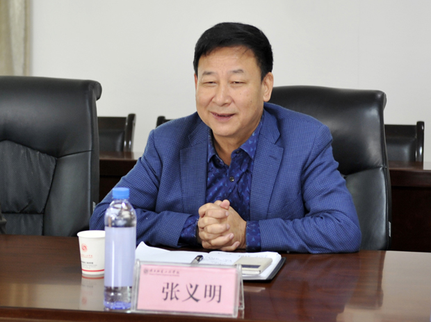 张校长.jpg