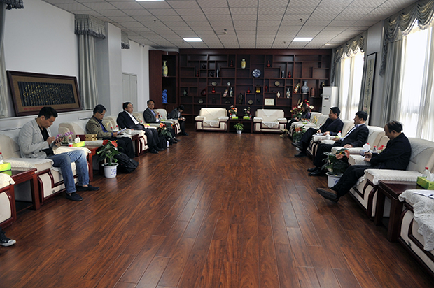 座谈会.jpg